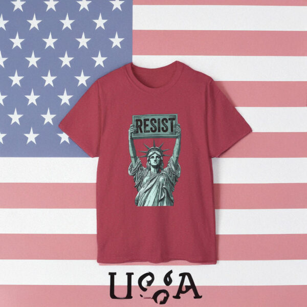 Resist Trump Statue of Liberty holding Resist sign Shirt